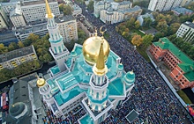 Десятки тысяч мусульман в Москве совершили намаз в Курбан-байрам