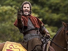 Первые фото: Крис Пайн в образе короля Шотландии на съемках нового фильма