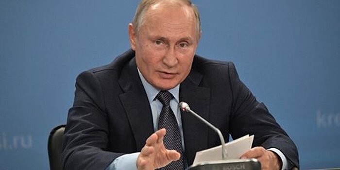 Путин назвал смешными заявления о вмешательстве РФ в американские выборы