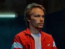 Бывший избранник актрисы Асмус пришел на премьеру "Огниво" с новой девушкой