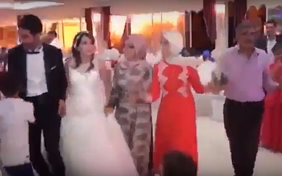 Момент взрыва на свадьбе в Турции попал на видео