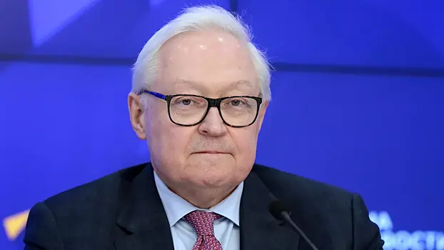 Рябков: доллары Запада для Украины можно сжечь в камине