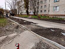 В Курске дорожники устраняют недостатки асфальтового покрытия у школы №50