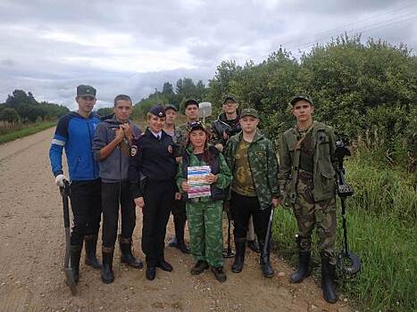 В Смоленской области сотрудники полиции провели акцию по профилактике мошенничеств для участников международной «Вахты Памяти»