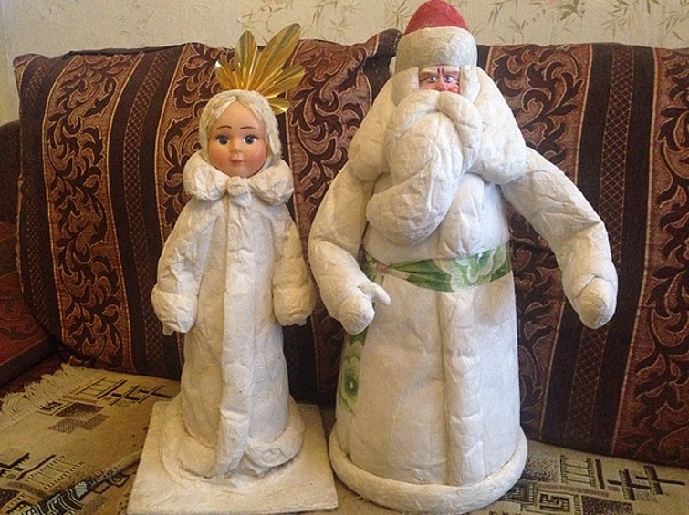 Под елкой всегда ставили Деда Мороза и Снегурочку  