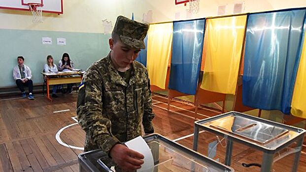 На Украине начал работу не открывшийся вовремя избирательный участок