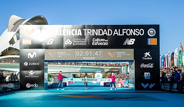 Марафон в Валенсии выиграл эфиопец Сисай Лемма с результатом 2:01:48. Он побил рекорд трассы