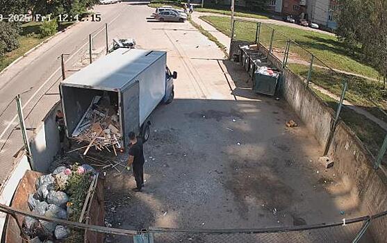 В Курске оштрафовали местного жителя на 50 тысяч за сброс стройотходов у контейнерной площадки