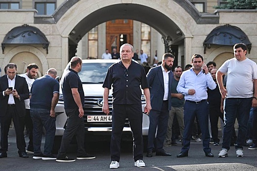 Международный арбитраж запретил Армении изымать "Электросети" у Карапетяна