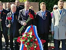 Сенаторы возложили венок в честь 80-летия освобождения Балтийска