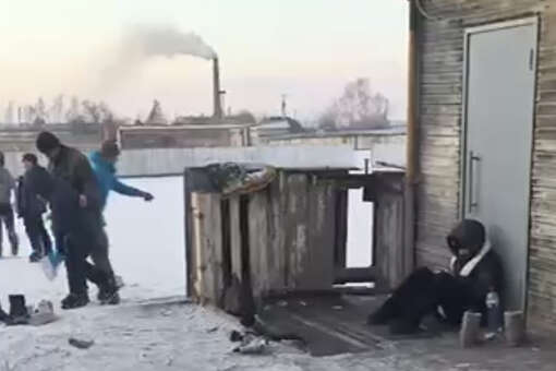 В Приморском крае развалилась хоккейная коробка