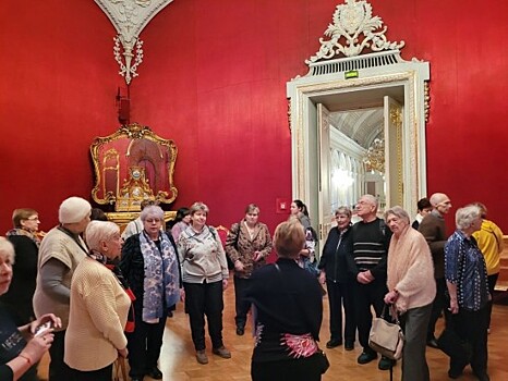 Подопечные отделения соцреабилитации ТЦСО «Ясенево» побывали на экскурсии в музее Большого театра