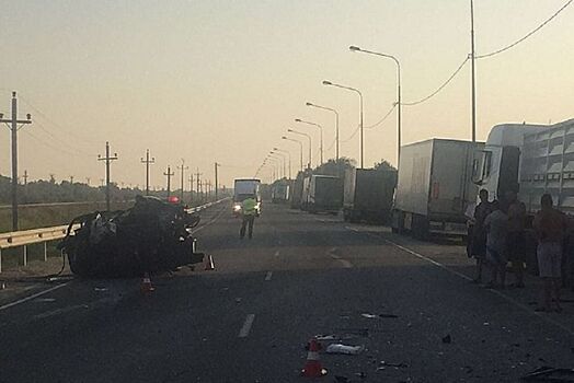 В Краснодарском крае в жуткой автокатастрофе с участием автобуса погиб житель Пензы. Фото