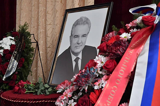 Омск простился с Владимиром Варнавским