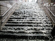 Штормовое предупреждение во Владивостоке: дороги тонут, проезды закрывают, светофоры отключаются (ОБНОВЛЕНО В 15:13)