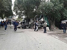 В Кыргызстане грузовик с углем провалился под землю — шокирующие кадры