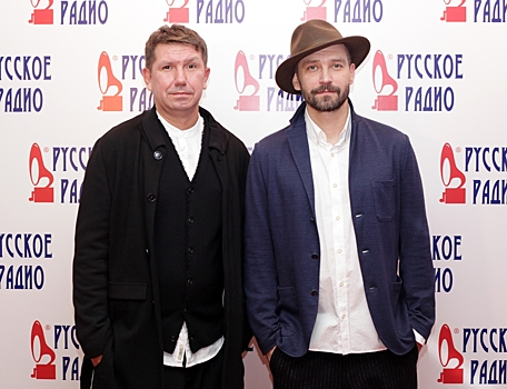 Солист Uma2rman Владимир Кристовский упал на сцене во время концерта в Москве