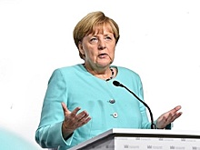 Жители российской деревни обратились к Меркель с просьбой уложить асфальт