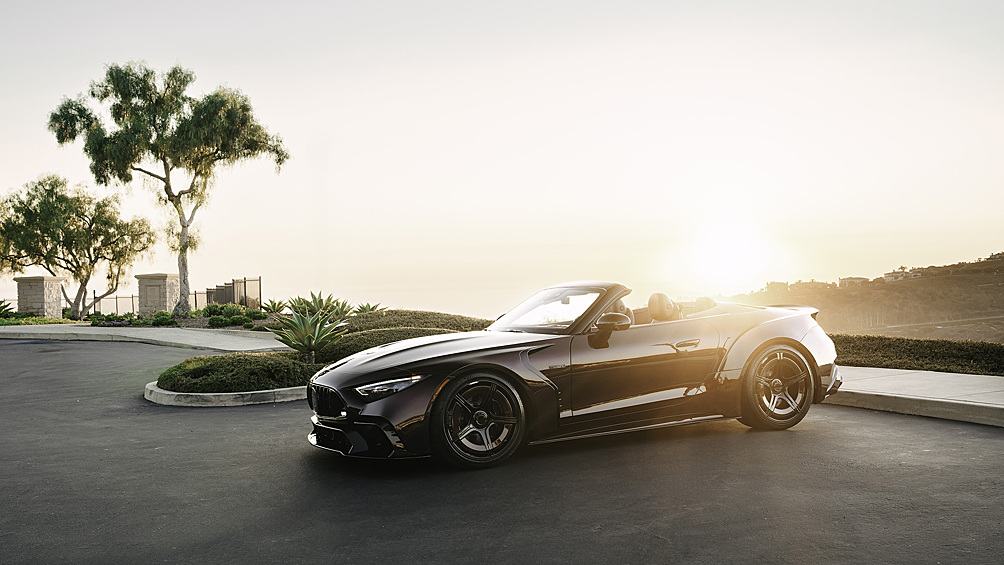 Немецкое ателье Brabus представило 1000-сильный кабриолет Rocket GTC, особенностью которого стала не только сверхмощная силовая установка, но и полностью новый кузов из углепластика. Он разработан и выпущен силами специалистов компании, так что фактически речь идёт о суперкаре собственной разработки на основе нового Mercedes-AMG SL.