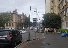 За трое суток во Владивостоке автомобилисты сбили четыре фонаря