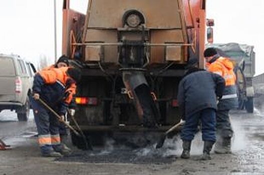 В Красноярске начинают латать ямы на дорогах
