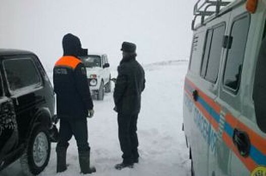 Под Саратовом семейная пара чуть не замерзла в сугробах.