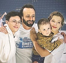 Лиза Арзамасова показала семейное фото, на котором засветился 19-летний сын Ильи Авербуха
