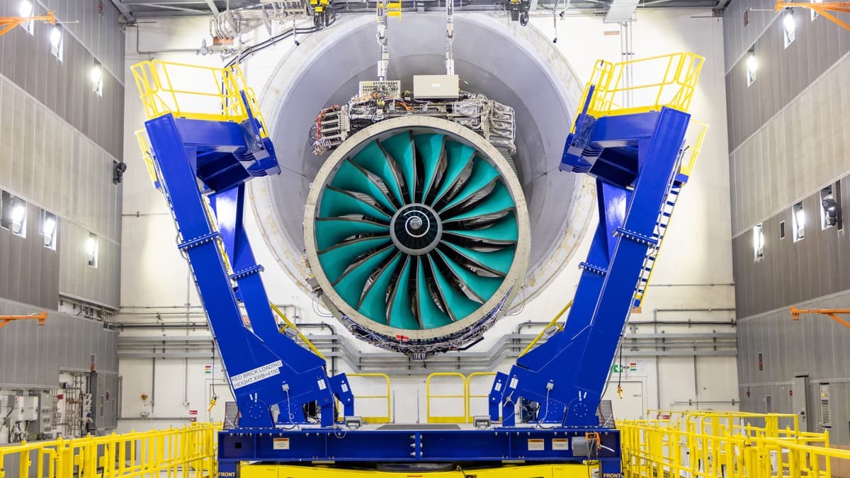 Rolls-Royce создала самый большой в мире авиационный двигатель