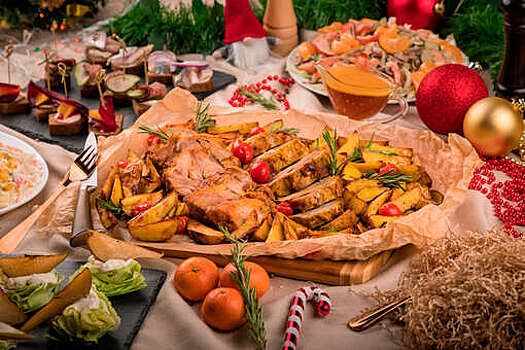Диетолог Соломатина: от еды отвлечет заранее продуманная программа новогодней ночи