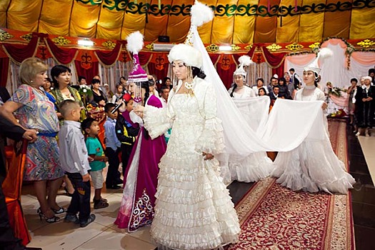 В Казахстане умные невесты дороже красивых