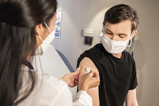 В России запатентована вакцина от штаммов "дельта" и "омикрон"