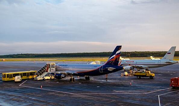 Вылет самолета из Сургута в Москву задержали на 12 часов
