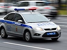 Автомобиль врезался в дерево на востоке Москвы