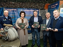 Светлана Иванова передала сборник «Марафон героев» в музей ВДВ