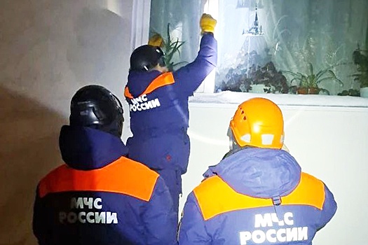 В Магадане спасатели помогли заблокированной в квартире пенсионерке