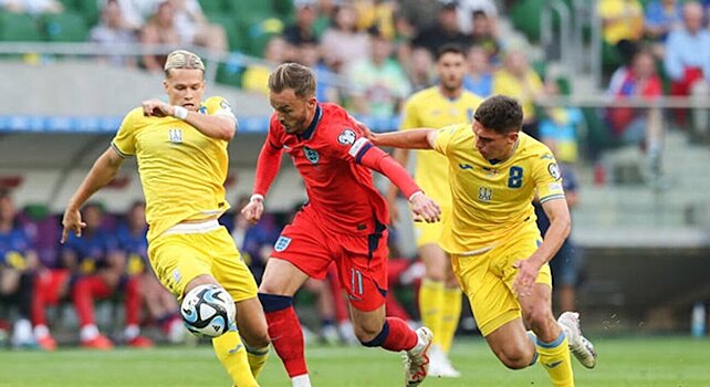 УЕФА наказал Украину за расистское поведение фанатов