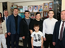 Омский губернатор Хоценко навестил семью участника спецоперации