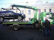 Более 2,2 тысячи автомобилей без номеров эвакуировали в Москве в 2020 году