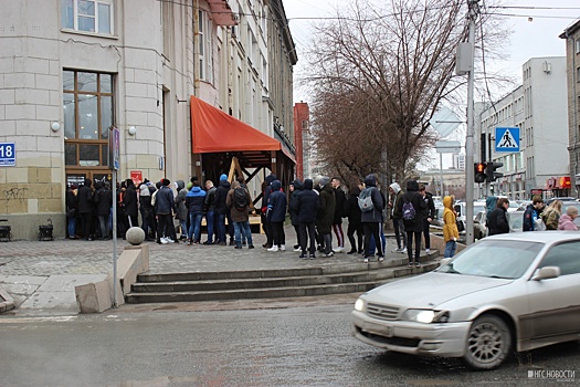 Десятки новосибирцев выстроились в очередь на концерт башкирского рэпера и звезды YouTube