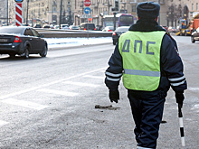 В Москве женщина въехала в фонарный столб и пешехода