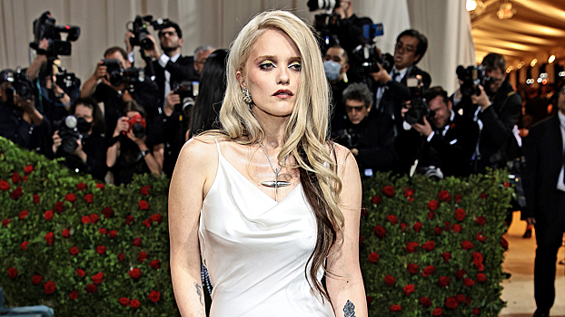 Скай Феррейра пытается вернуть права на записи песен после ухода из лейбла