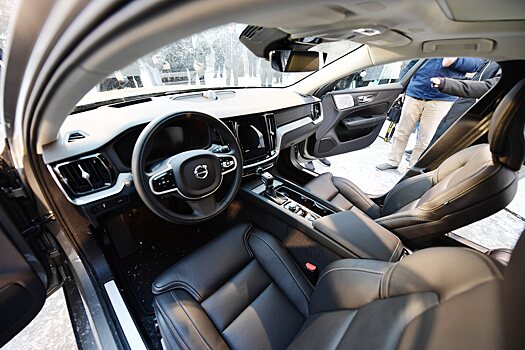 Volvo V60 раскрывает карты
