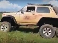 Российский внедорожник LADA Niva Legend переделали в 6-колесный вездеход в Колумбии