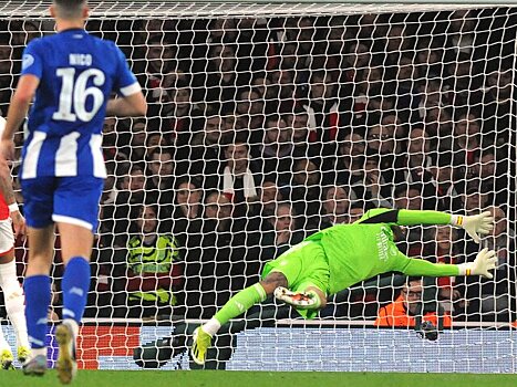 "Арсенал" и "Барселона" впервые за много лет вышли в четвертьфинал Лиги чемпионов