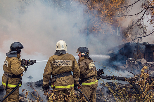 Три дорогих иномарки сгорели ночью в Ленинске-Кузнецком
