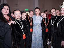Алина Кабаева блистала в элегантном образе на фестивале в Сочи