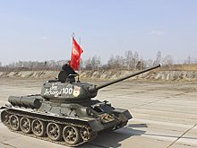 Исполняющий обязанности командующего войсками ВВО проверил ход подготовки механизированной колонны к военному параду 9 мая в Хабаровске