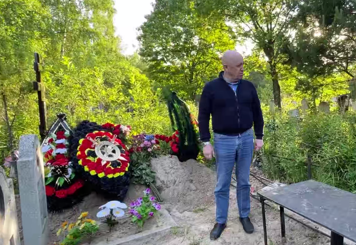 В России появится памятник Евгению Пригожину. Как изобразили основателя ЧВК «Вагнер»