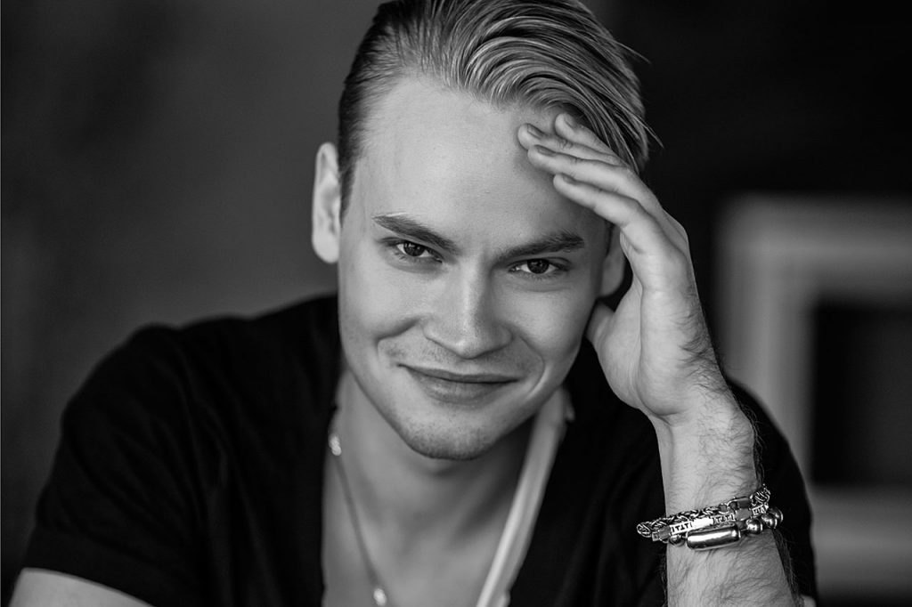 Shaman певец 2022. Настоящее имя певца шамана сканворд 7. Shaman певец ярослав дронов. Певец ярослав дронов. Шаман певец ярослав дронов.