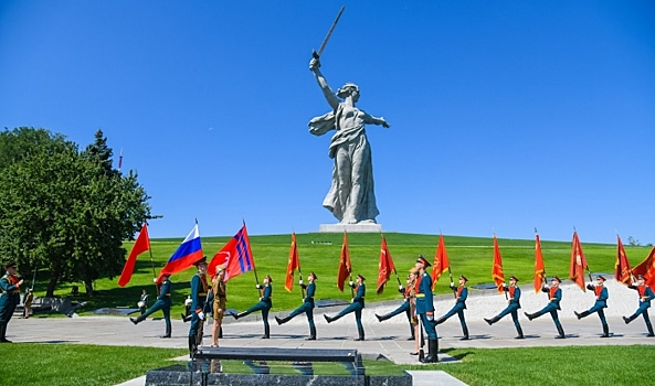 Волгоградские призывники отправились на службу в Президентский полк